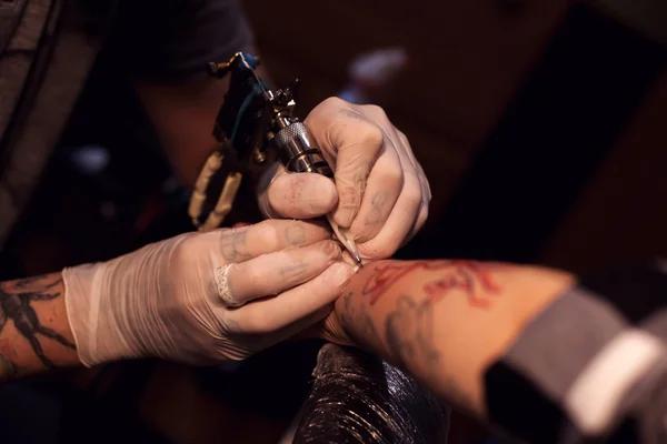 Tattoo and Piercing Studios Services Focused on Safety and Creativity